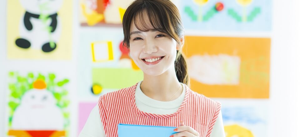 笑顔の女性社員