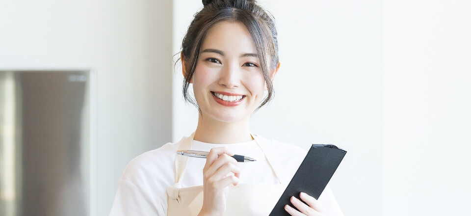 笑顔の女性社員