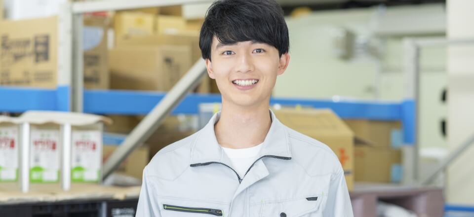 笑顔の男性社員