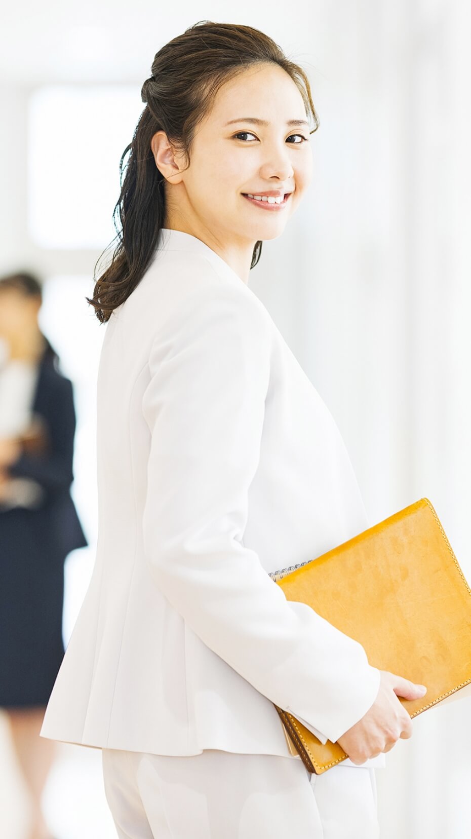 事務職で働く女性