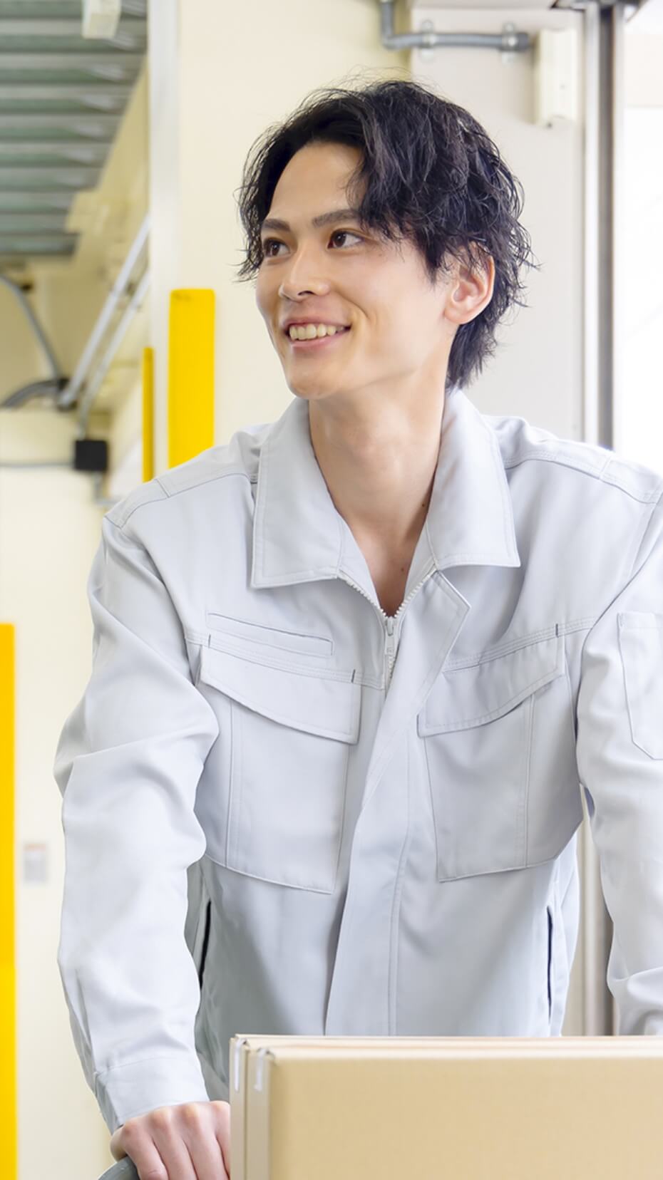製造の仕事をする男性