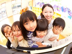 保育園での事務スタッフ／9：30～15：30／土日祝休み