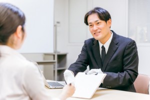 買取ショップで査定・買取／9時半から／年間休日120日
