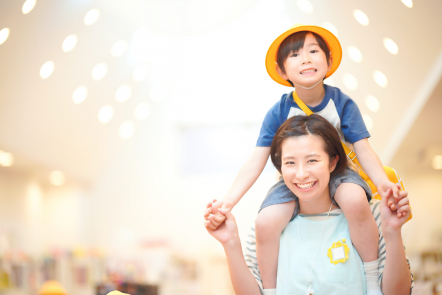 学童施設の所長候補業務／年間休日110日／未経験活躍